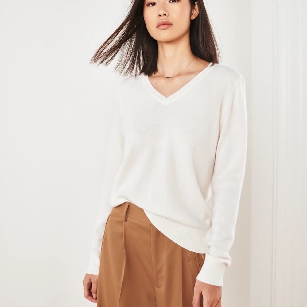 Quince v-neck cream cashmere sweater